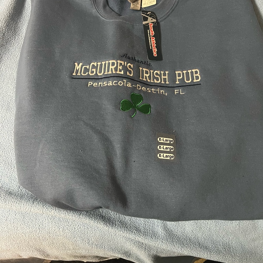 McGuires Pub sweatshirt XL